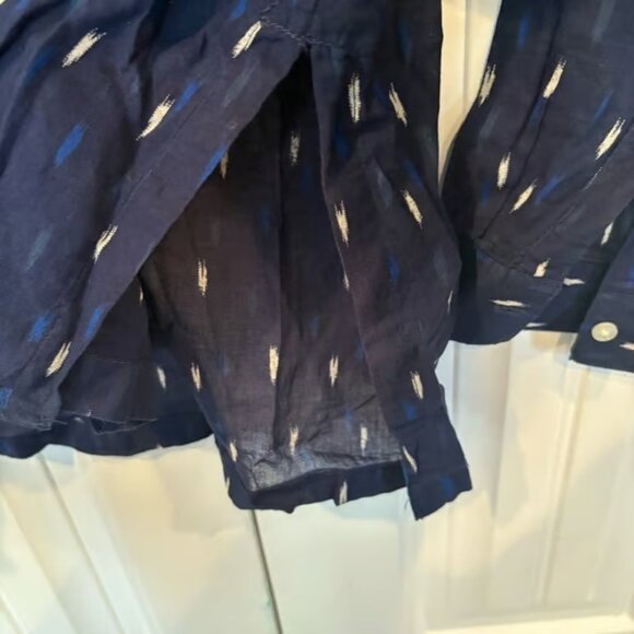 Old Navy Blue Button Front Top Size Medium - Picture 4 of 5